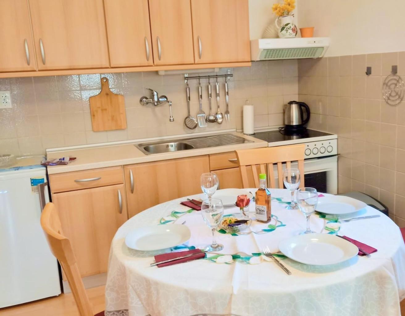 Miabella House - 2 Bedrooms And Terrace Brezice Exterior photo