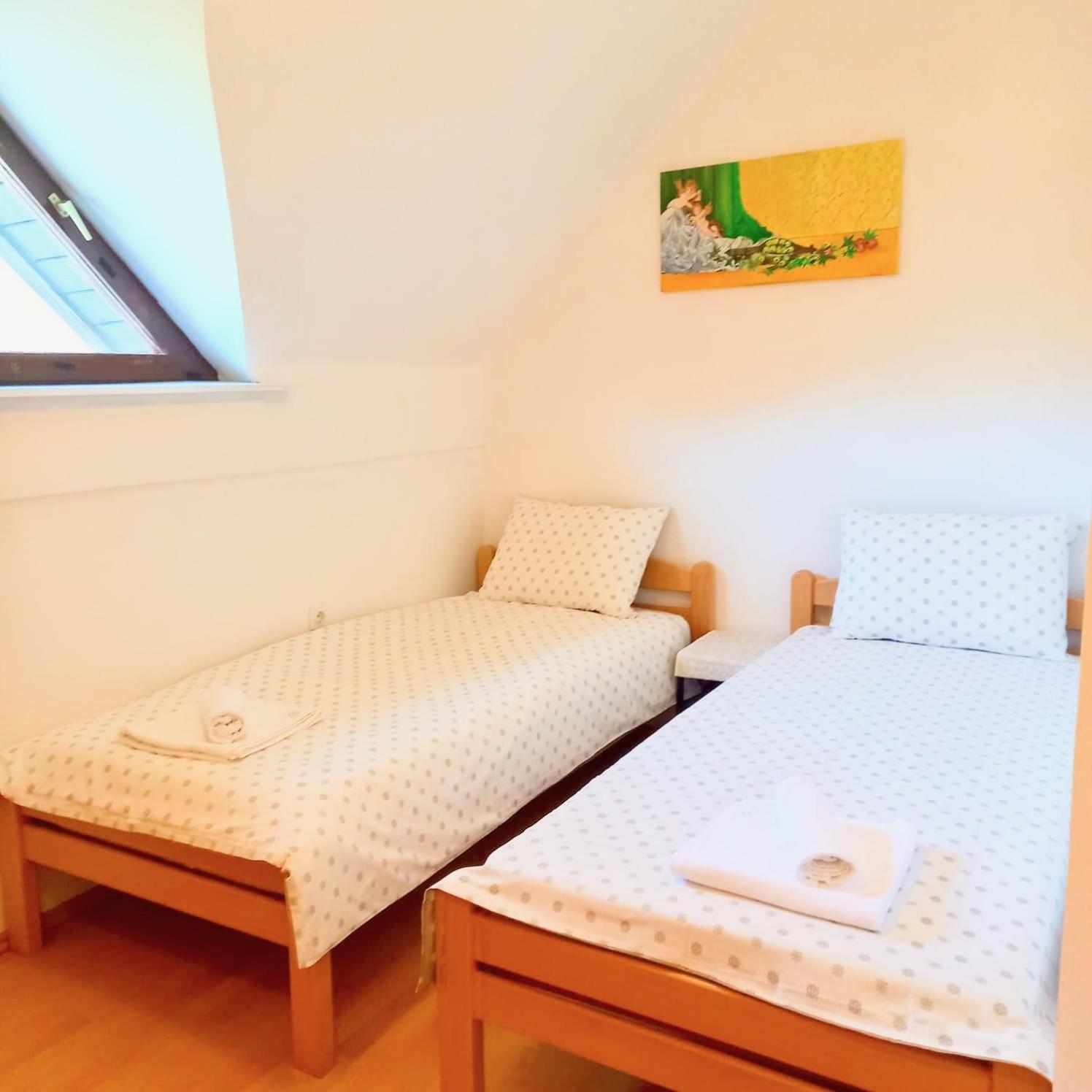 Miabella House - 2 Bedrooms And Terrace Brezice Exterior photo